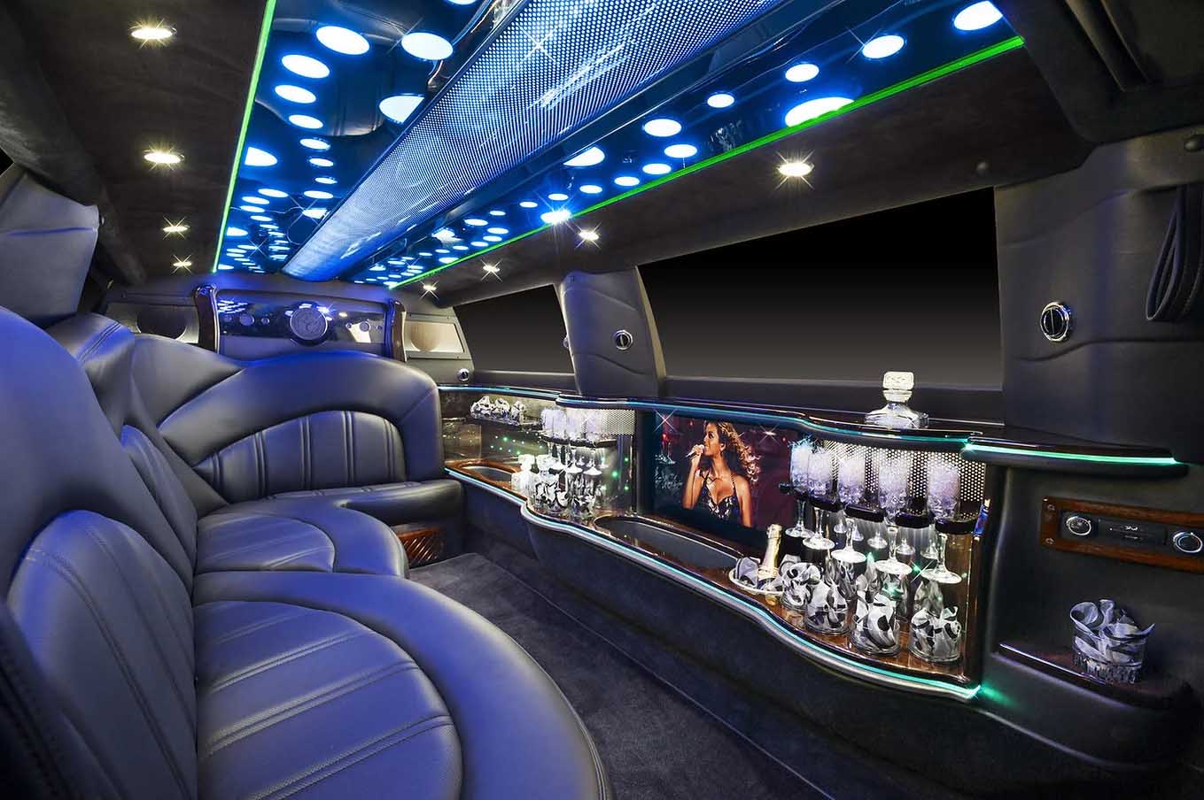 LincolnMKTLimo-3